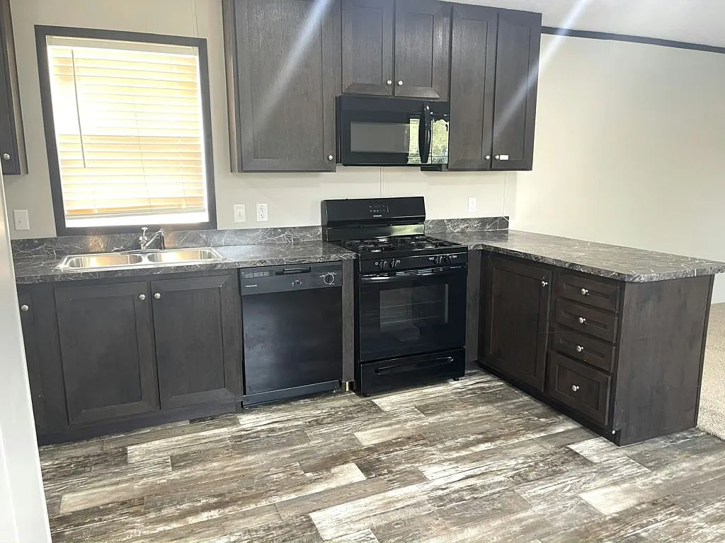 3 bed, 1056 sqft, $1,500 — Photo 2