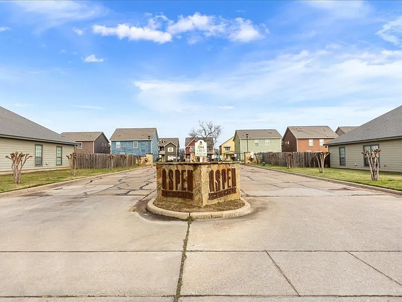 Building Photo - 204 Breckenridge Dr
