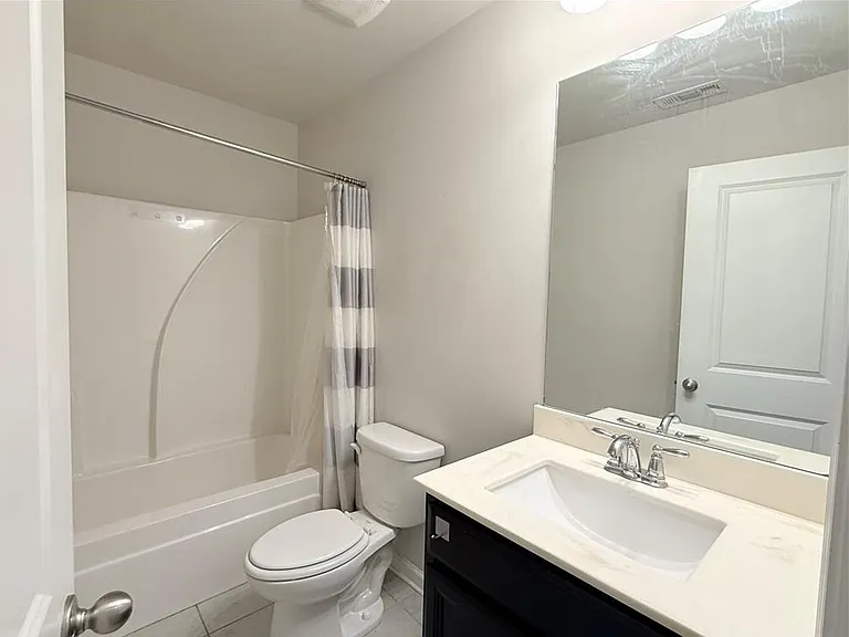1033 Haley Woods Ln — Photo 24