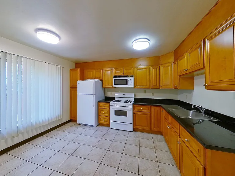 2732 Benvenue Ave — Photo 7