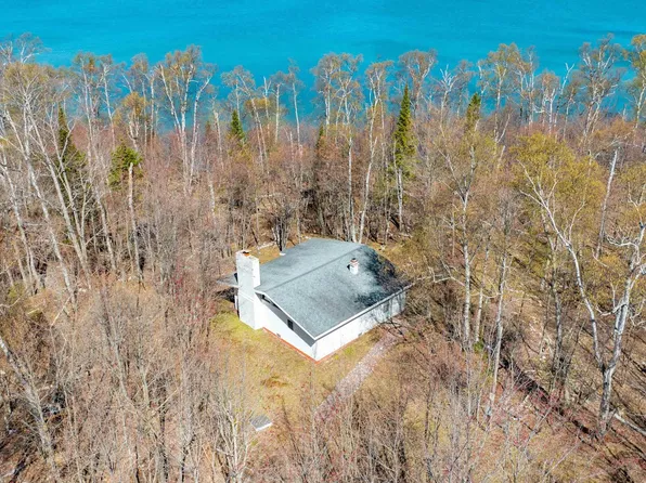 57801 Lakeshore Dr, Calumet, MI 49913