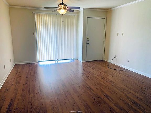 4th image of 904 University Dr #102