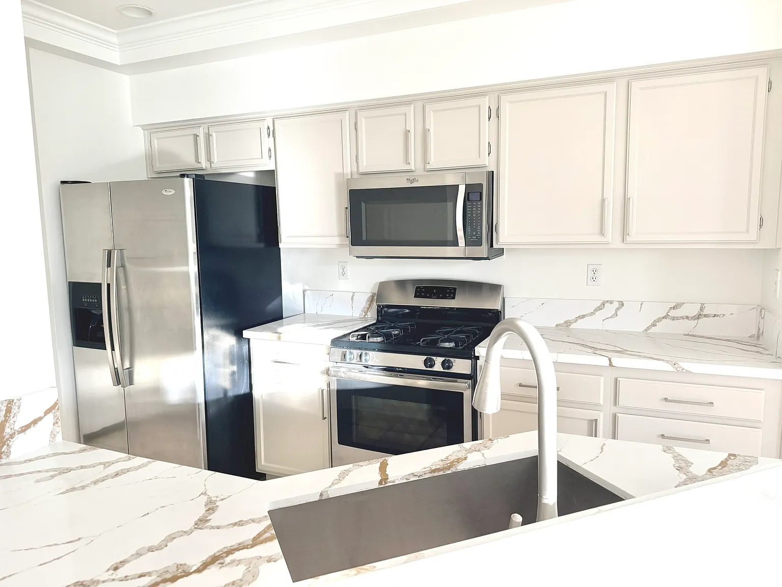 2 bed, 2.5 bath, 1227 sqft, $3,500 — Photo 3
