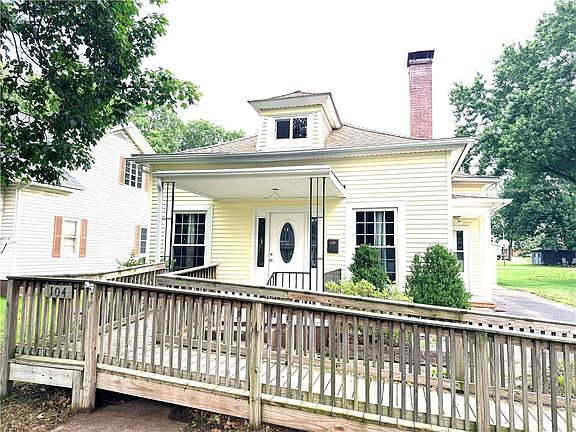 2nd image of 104 Gilbert St