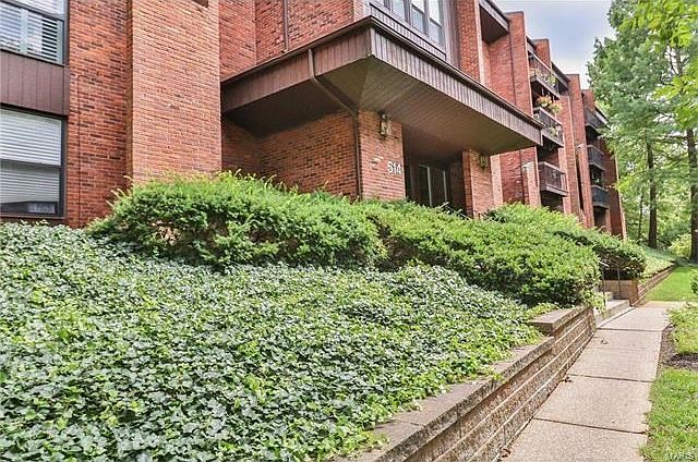 Welcome to this well maintained secure/elevator building with shared underground parking.