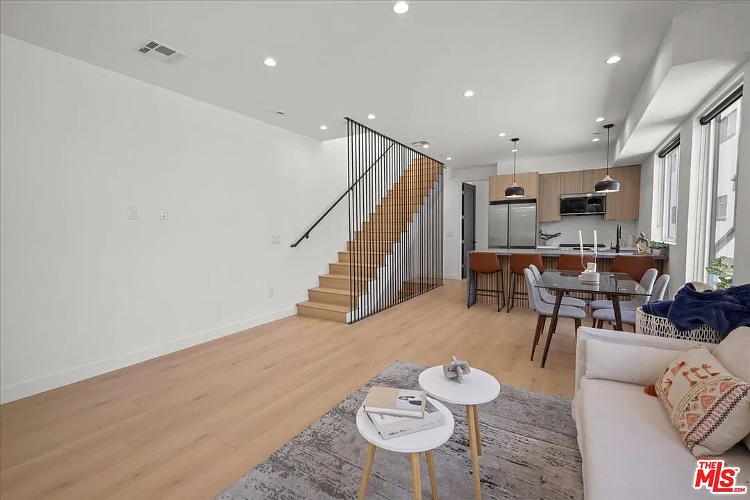 3 bed, 3.0 bath, 1800 sqft, $5,495 — Photo 3