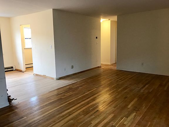 5th image of 100 Manhasset Ave APT 1D