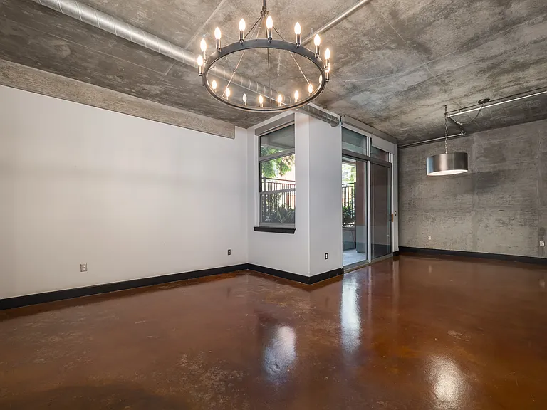 840 Green St #121 — Photo 11