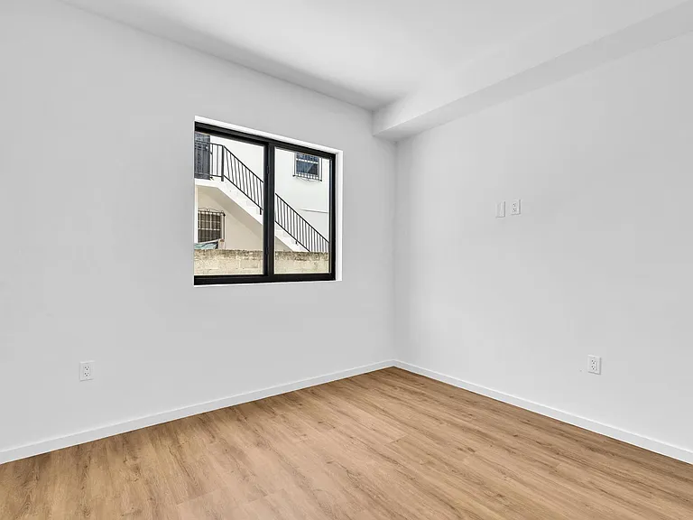 753 NW 30th St — Photo 10