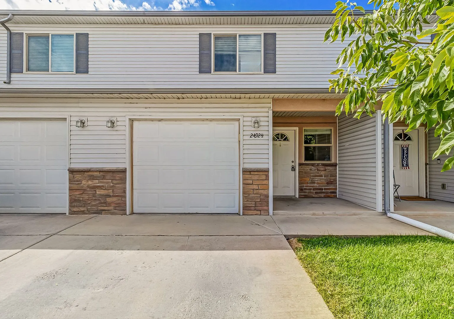 Spacious 3-Bedroom Condo with Garage Great Location! — Photo 1