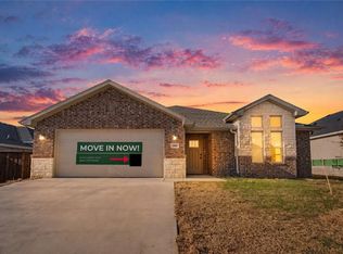 1806 Bugg St, Pea Ridge, AR 72751