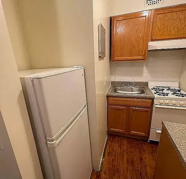 226 E 29th St #2C — Photo 3