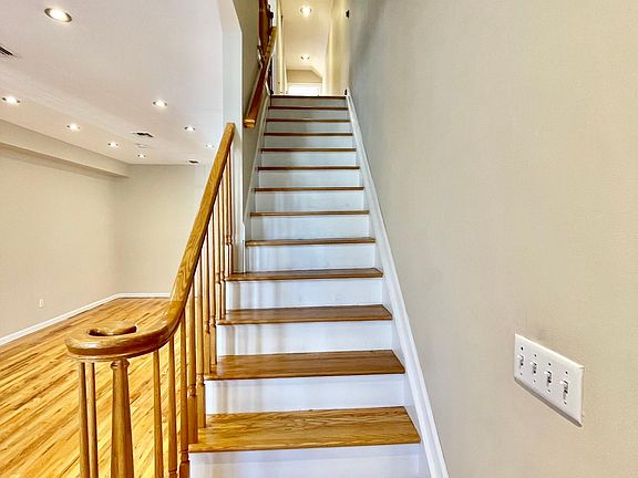 3rd image of 60 Poplar Ave
