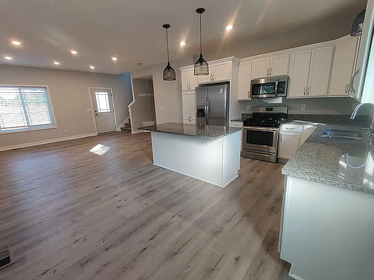 Like NEW 3 Bedroom Home for Immediate Occupancy!! — Photo 4