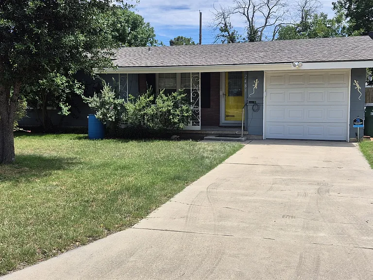 2485 Baylor Ave — Photo 2