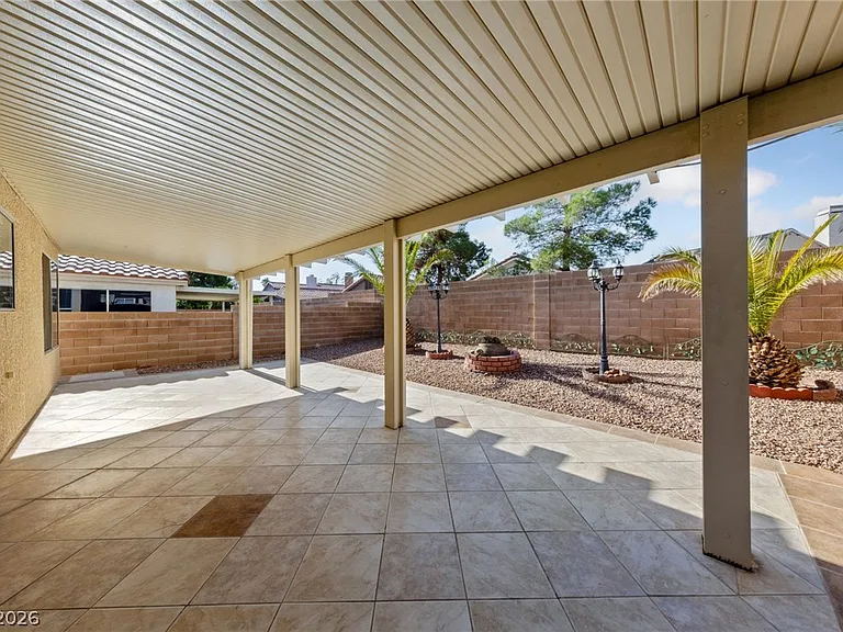 7627 Kalmalii Ave — Photo 15