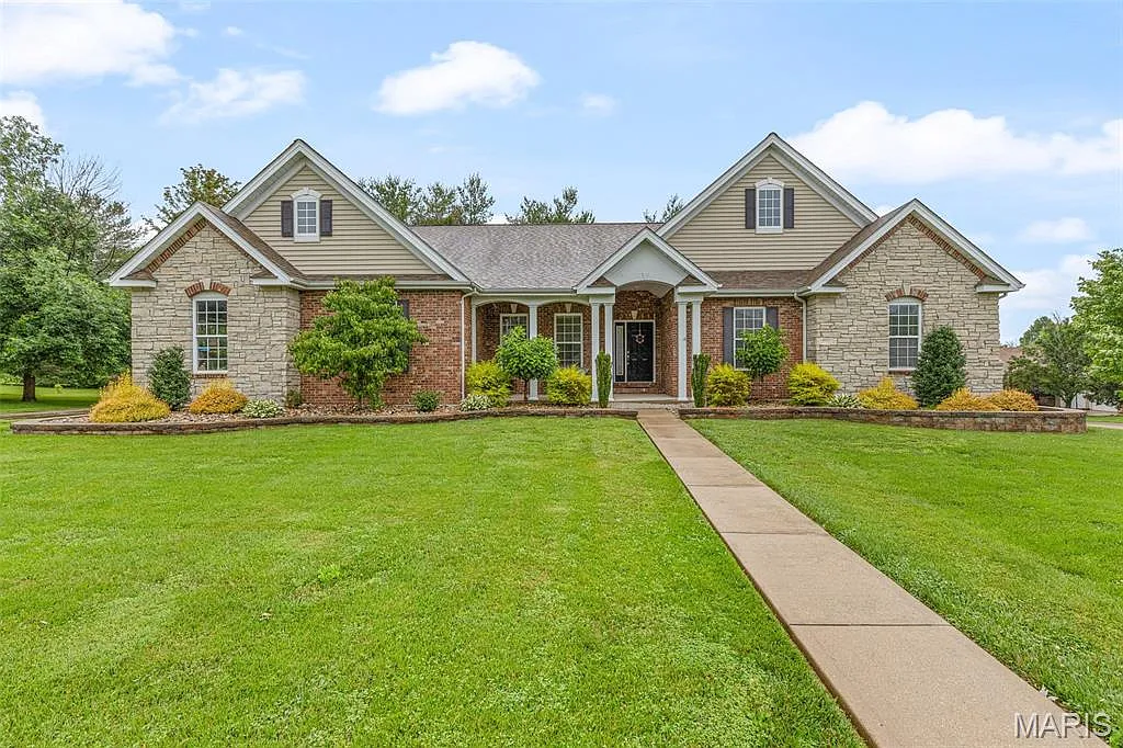 457 Yellowstone Dr photo 1