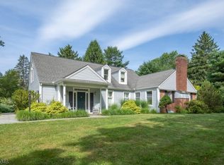 2 Brook Hollow Rd, Gladstone, NJ 07934