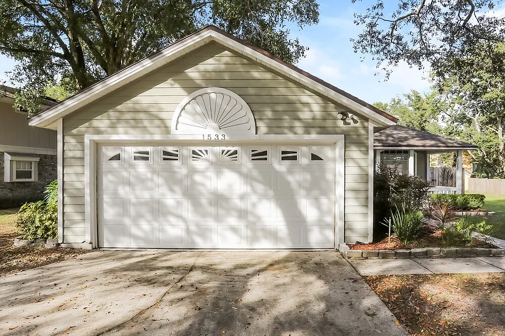 3 bed, 2.0 bath, 1586 sqft, $3,320 — Photo 1