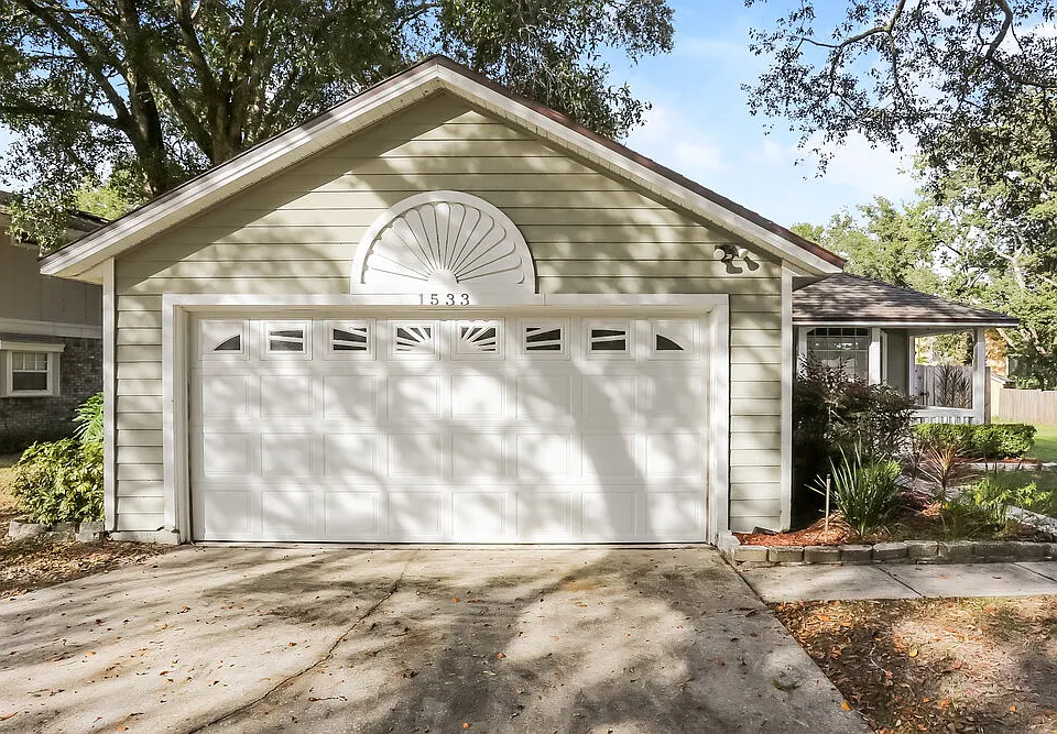 1533 Oakwood Ct
