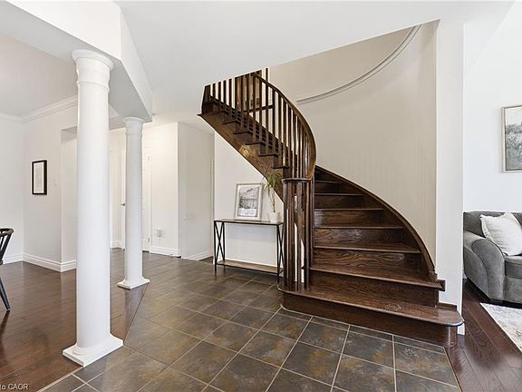 5th image of 910 Vickerman Way