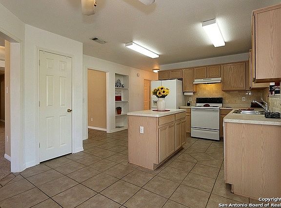 4th image of 125 Juniper St