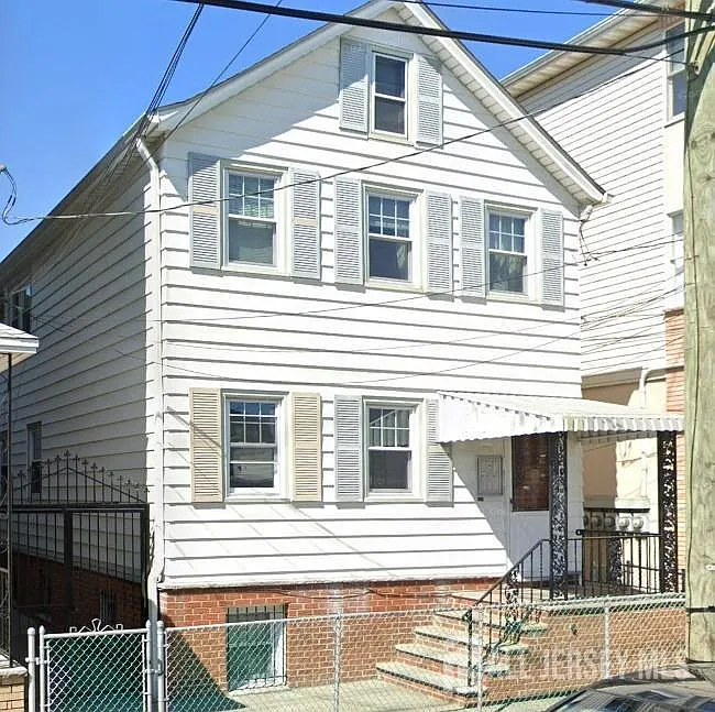 113 McWhorter St #1