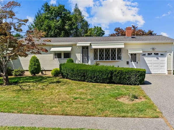 47 Mockingbird Dr, Cranston, RI 02920