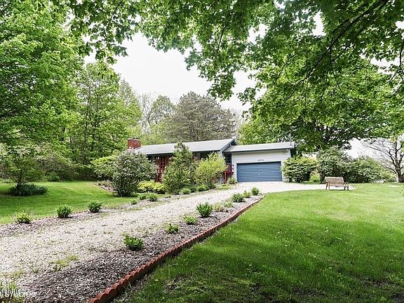 Image 2: 10_19536Martin_571_FrontView_LowRes