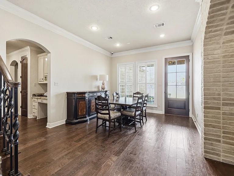 6470 Claybourn Dr — Photo 8