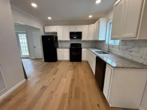 709 Clark St, Throop, PA 18512