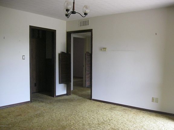3rd image of 1821 Grundy St