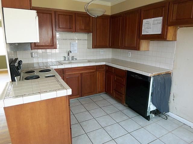 2nd image of 3393 W Belmont Ave