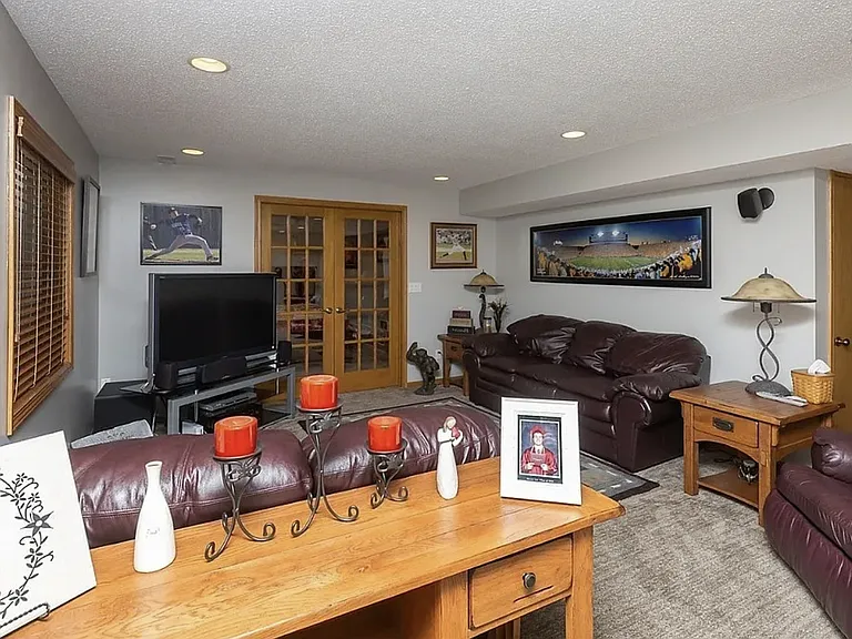 2901 E Diehl Ave — Photo 8