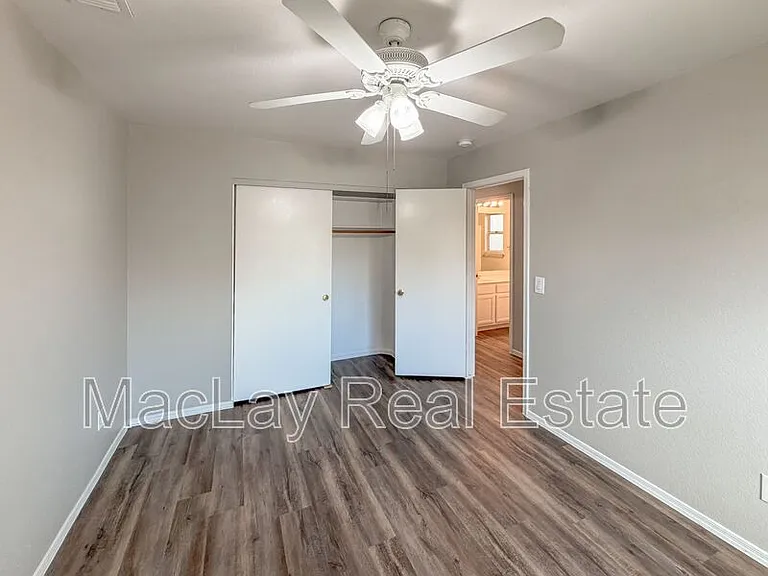 2934 E Blackhawk Dr — Photo 4