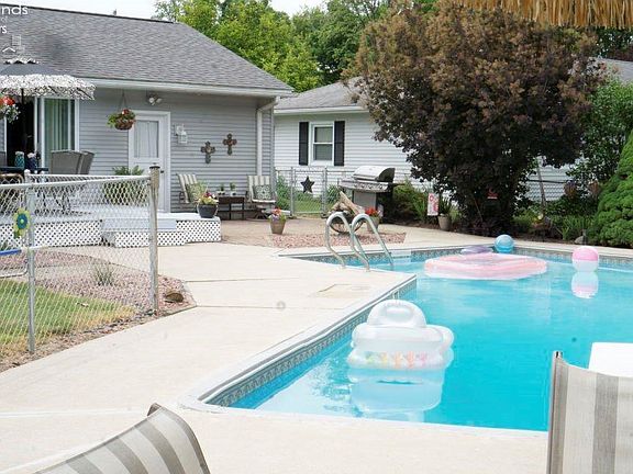 3rd image of 1516 River Dr