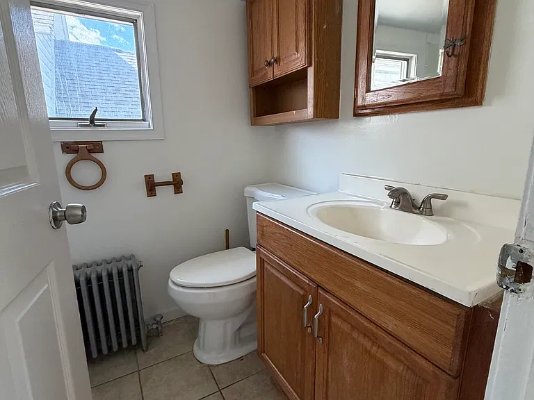 84 Hemlock St — Photo 8