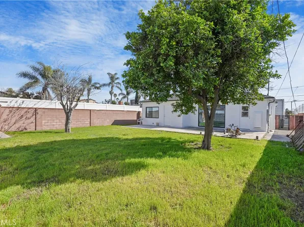 11031 Lull St, Sun Valley, CA 91352