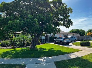 860 Gardenia Dr, Royal Palm Beach, FL 33411