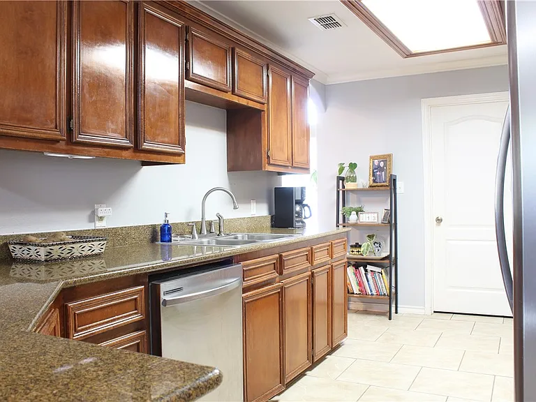 8305 Serenity Ct — Photo 7