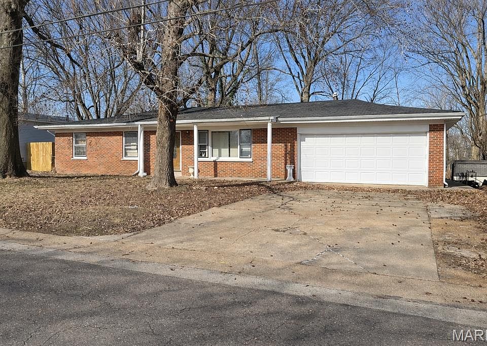 1st image of 225 Sadonia Ave