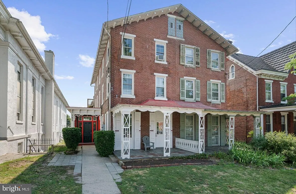 1 bed, 1.0 bath, 600 sqft, $1,800 — Photo 1
