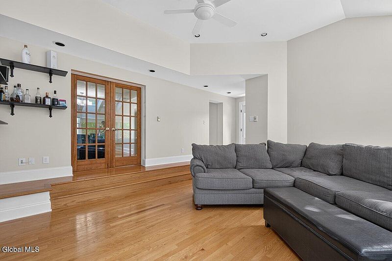 4th image of 2368 Rosendale Road