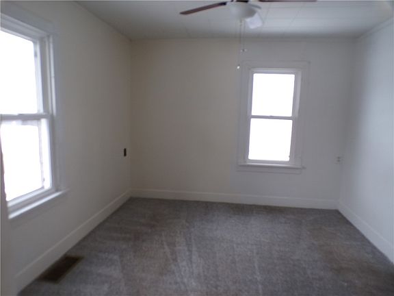 4th image of 814 S 10th St