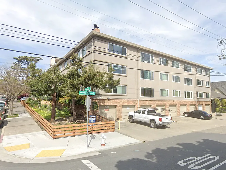 Bellevue Towers Apartments — Photo 2
