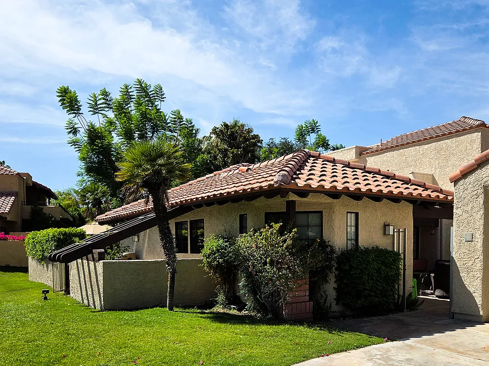 2345 S Cherokee Way #105