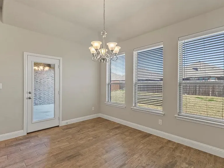 104 Colonial Dr — Photo 8