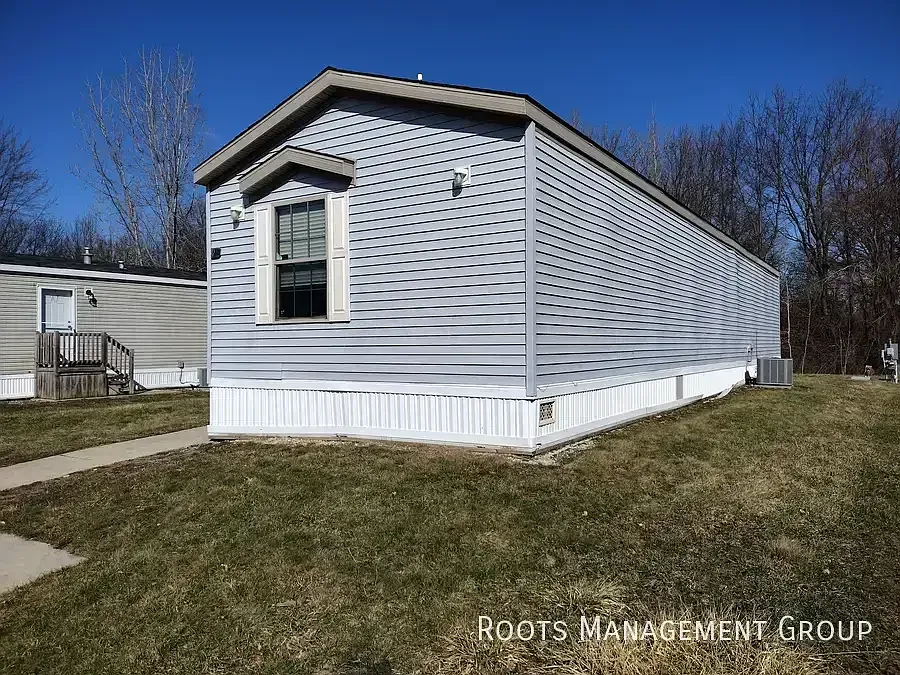 Building Photo - 98 Elm Tree #98
