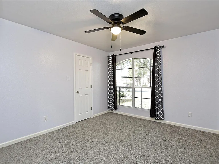 401 Bandara Woods Blvd — Photo 20