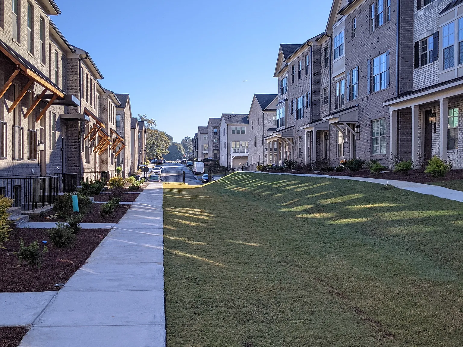 4 bed, 3.5 bath, 2295 sqft, $3,400 — Photo 3